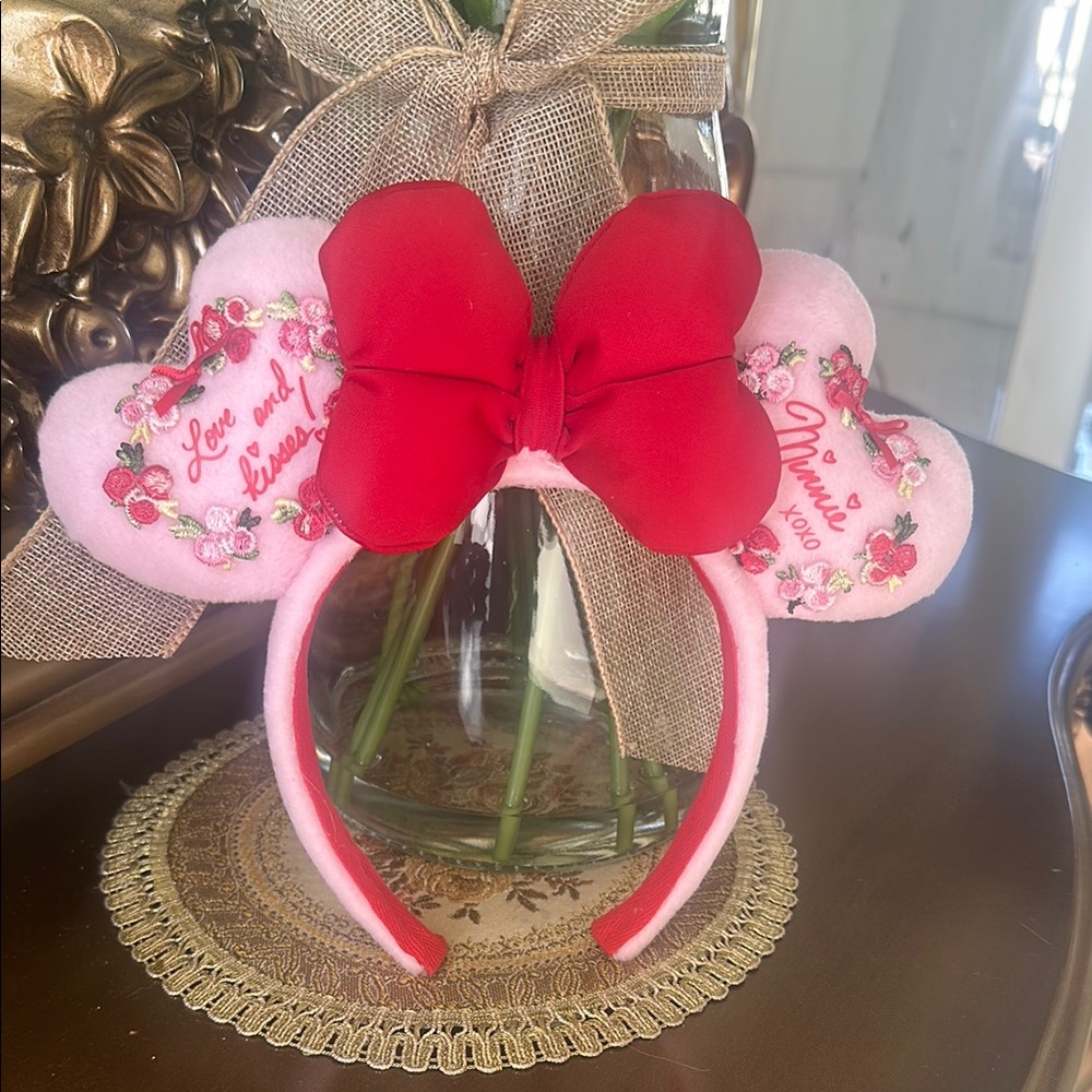 Disney Pink and Red Minnie Mouse Headband new condition.